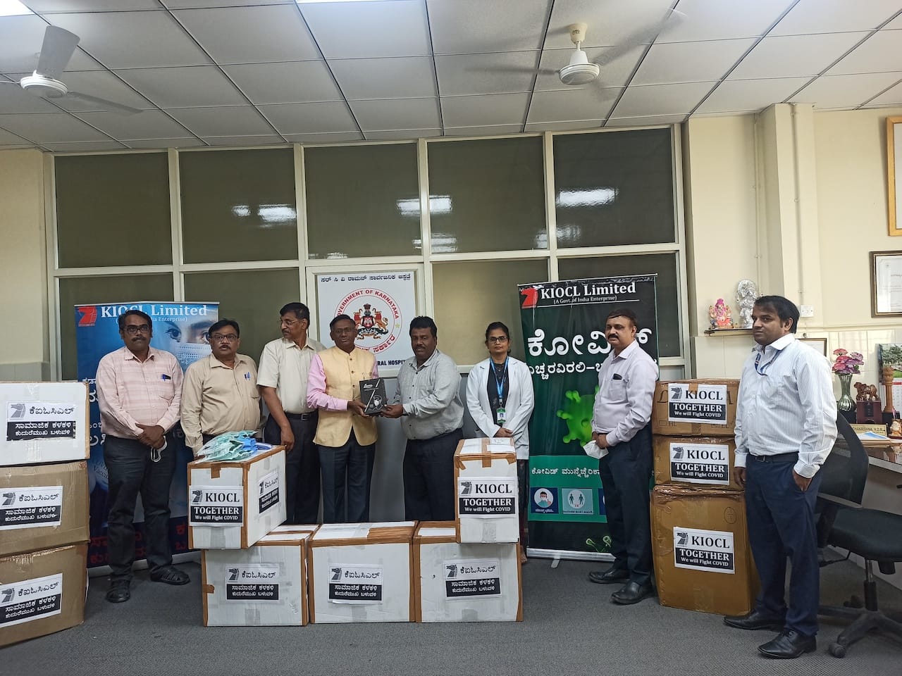 Shri T Saminathan, CMD handed over ICU CONSUMABLES to Sir CV Raman Govt. Hospital, Bengaluru to fight against Covid-19 pandemic.